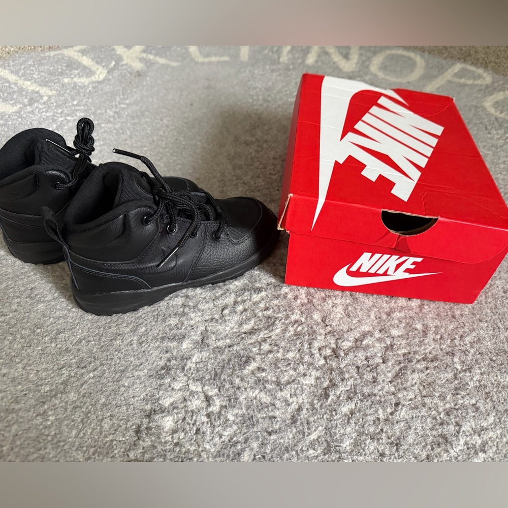 Nike Manoa LTR Boots size 10c